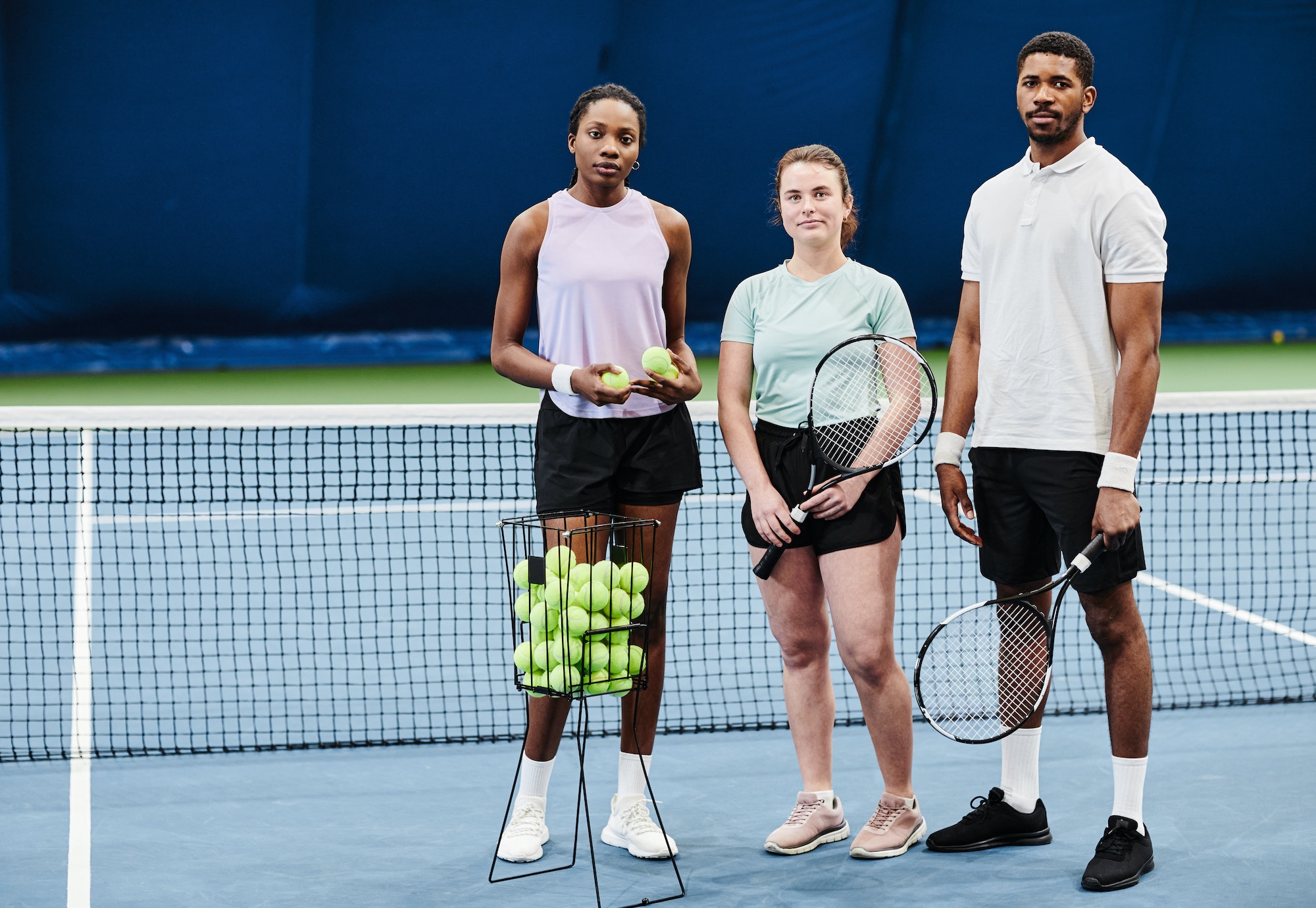 group-of-friends-at-tennis-court
